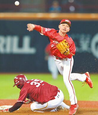 打德撲遭解約 前中職球員無罪