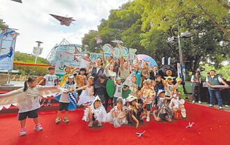 世界鳥博在台中 變裝秀展萌趣