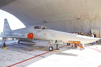 完成最後巡航 命令RF-5E解戰