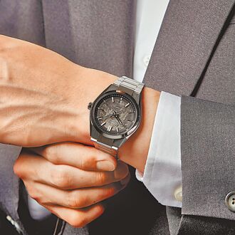 CASIO跨足机械表 展优雅赛车风