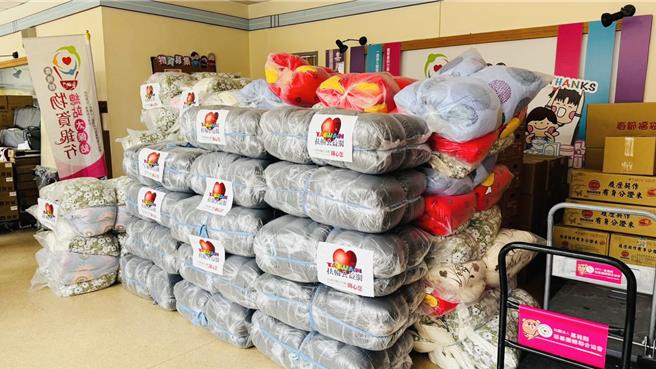 嘉義縣物資銀行獲各界援助大量物資。(嘉義縣政府提供／呂妍庭嘉義傳真)