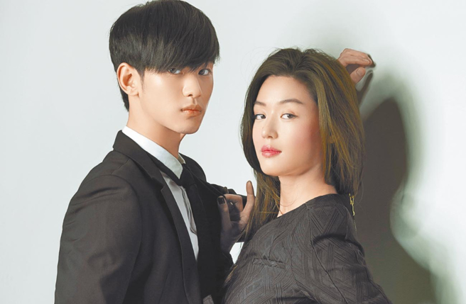 全智賢2014年以《來自星星的你》攀上演藝事業巔峰。（圖／中時資料照）