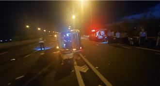 凌晨赴機場出遊車禍！國1下營段9人小巴側翻 7人傷送醫