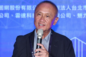 緯創已婚副董接送「小40歲女密友」 他愛狗成痴、10年關係曝光