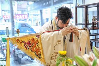 林俊杰患心臟病是「黑令旗」讨命？命理师揭「情感伤害」反噬能量