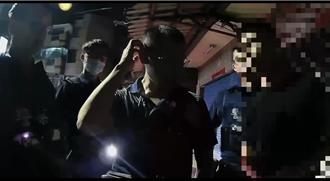 他下班等紅燈「瞄一眼」 毒販還在數鈔票就被逮了