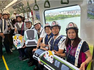 直擊！桃捷綠線「首列車」駛入高架橋 拚明年底通車