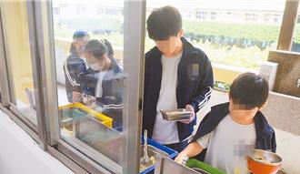 北市仅35名学校营养师 百所中小学照护不均 议员吁比照基隆改革