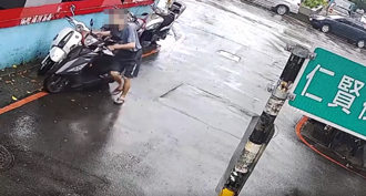 正妹被盯上？機車遭移至「4分鐘路程」外擺放 又被灌三秒膠