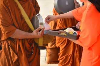 出家人也難逃「仙人跳」？泰女勒索僧侶引爆佛教危機