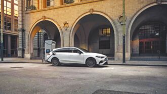 宾士首款纯电旅行车问世