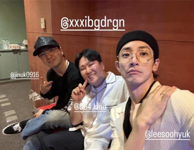 《魷魚遊戲》演員李陣郁（左一）與李洙赫都來台灣看GD演唱會。（摘自IG）