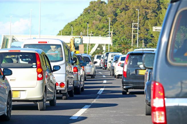 日本2019年發生池袋暴走事故後，當局修法加嚴高齡駕駛管理制度，並提供「安全駕駛支援車」駕照申請。（示意圖，shutterstock／達志）