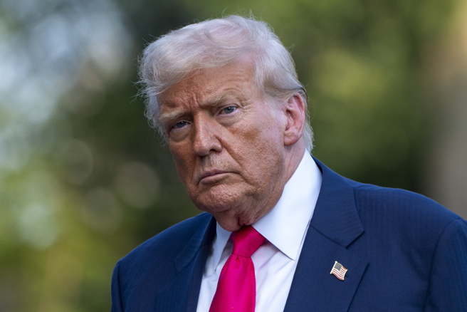 路透引述知情人士說法指出，川普政府正擴大尋找建設「金穹」（Golden Dome）飛彈防禦系統合作夥伴的計劃。（圖／美聯社）
