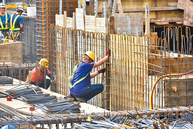 公共工程赚钱不易，为提升获利能力，营造厂纷纷投入房地产、危老都更等开发。图／本报资料照片