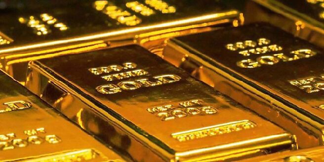 金价4月创下每盎司3,500美元的歷史高位后，开始在每盎司3,200～3,450美元区横盘整理。图／美联社