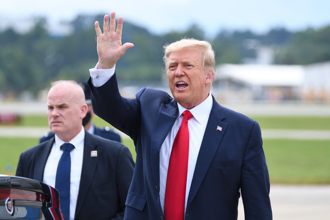 川普手背神秘瘀青再现  白宫称握太多手受伤  疑虑难消 