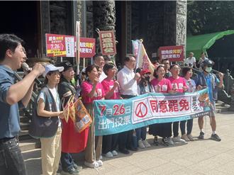 綠新北市黨部集結立院、市議會黨團 繞境宣傳大罷免