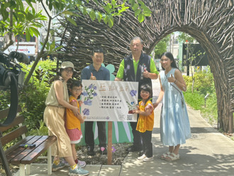 大里「花之道」變身戶外教室 幼兒園打造童趣植物介紹牌