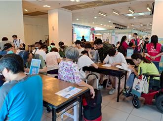 新北求職超踴躍！三重就博會破千人參加 媒合達51.5％