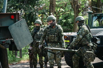 漢光41》維持戰力！四支部執行戰場悍馬車搶修  展現野戰保修能力  