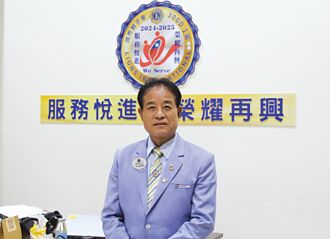 獅子會300D-1區總監施進興 交棒