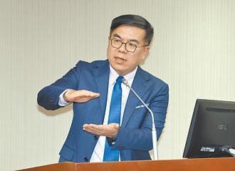 嘉義 滯洪池堆滿破光電板 地方憂爆登革熱危機