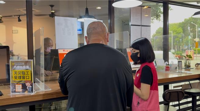 勞動部核定雲林縣天災臨時工198名額，虎尾及斗六就業服務中心均可申請，都設有專屬申請窗口。（圖／虎尾就業服務中心）