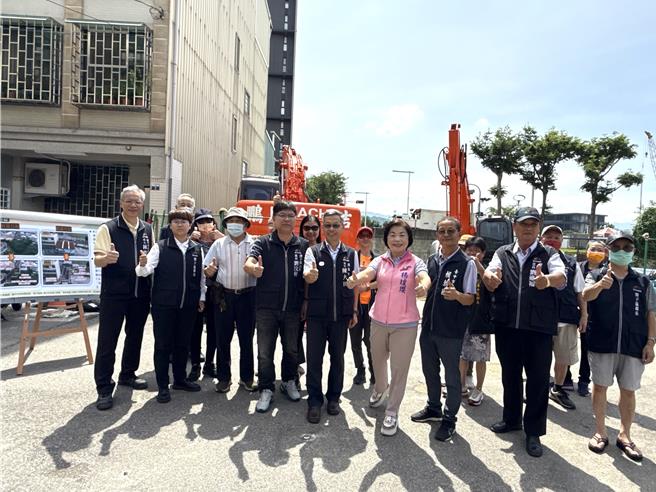 立委楊瓊瓔等人前往會勘。（楊瓊瓔服務處提供／李京昇台中傳真）