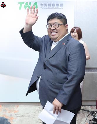 蔡易餘爆翁重鈞家族賣軍糧賺錢挨告求償    判決無罪確定