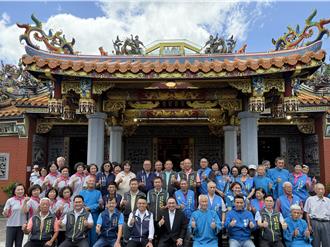 侯友宜參拜關公聖誕！贈匾祈民安讚廟宇行善