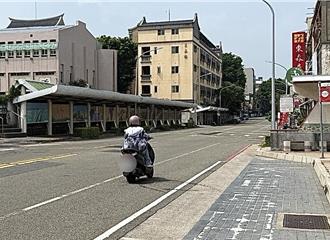 婦騎車勇闖金門城鎮韌性演習街頭 恐吞15萬罰單