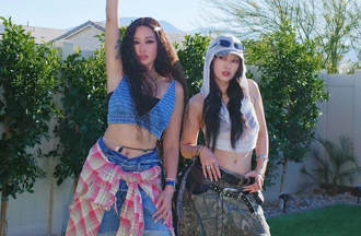 A-Lin大膽「女女吻」　與她蜜唇合體全場嚇翻