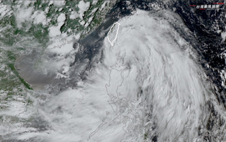 薇帕颱風吸飽水氣！粉專曝1圖「環流非常龐大」 留意季風槽內擾動