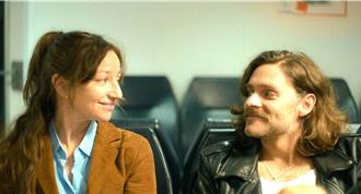 乖乖女摸男屁屁玩一夜情 千人斩男同志却爱上「没试车」大叔