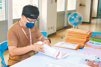 行政中立泥巴戰 司法別雙標