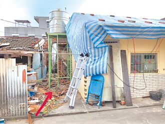 台南災修等嘸工 災民自修屋頂摔死