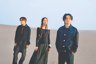 告五人〈黑夜狂奔〉 赴日爬壯麗沙丘拍MV