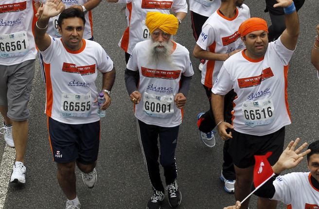 辛格（圖中）2013年曾到香港參加馬拉松的（圖中）。（圖／美聯社）