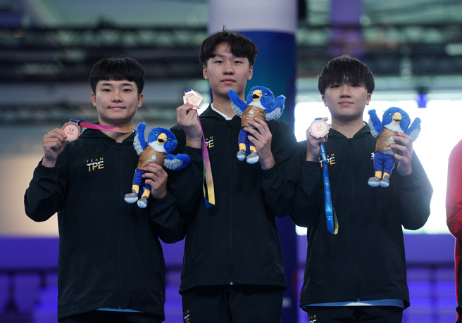 2025年德國萊茵魯爾世大運，中華跆拳道品勢男團摘下銅牌。（圖／大專體總提供）