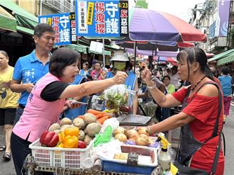 市場掃街懇託反罷免  楊瓊瓔：讓做事的立委留在國會