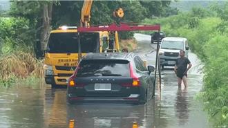 薇帕颱風台東暴雨成災   道路水深及膝車輛「泡湯」熄火