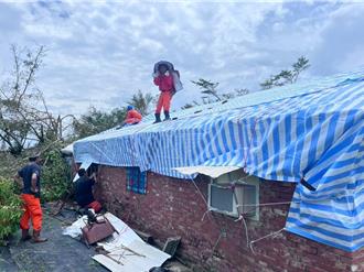 丹娜絲颱風重創嘉義太保 台積電承包商捐帆布助70受災戶