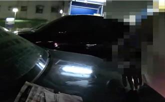 不爽前车龟速！酒驾男狂按喇叭逼车 见警「掏现金」封口迟了