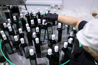 川普30％關稅太硬！希臘橄欖油業者吐「震撼教育」感想