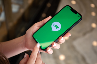 LINE相簿可用6款预设表情贴回应！官方：陆续开放