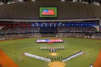 【中職明星對抗賽】官兵展護國旗、領唱國歌 凝聚愛國意識