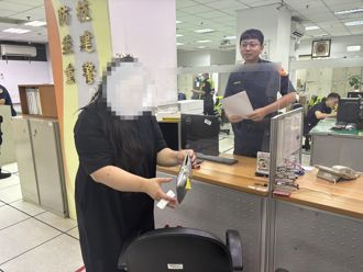 麥當勞員工用餐區驚見文件袋 助導遊找回「整個人生的包」