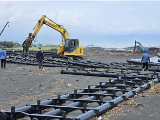 旭東光電浮台未在期限內清除 屏縣府開罰逾25萬元