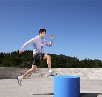 運動鞋慶父親節 SKECHERS全面9折 ECCO限時8％回饋